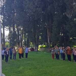 Apel Pagi Sekretariat DPRD Kabupaten Toba | Kamis, 16 November 2023 Apel Pagi Sekretariat DPRD Kabupaten Toba | Kamis, 16 November 2023