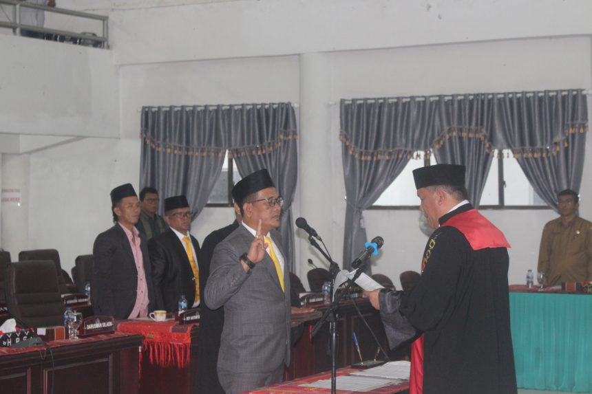 Rapat Paripurna dalam Rangka Pengambilan Sumpah/Janji Ketua DPRD Kabupaten Toba Sisa Masa Jabatan 2019-2024 Rapat Paripurna dalam Rangka Pengambilan Sumpah/Janji Ketua DPRD Kabupaten Toba Sisa Masa Jabatan 2019-2024