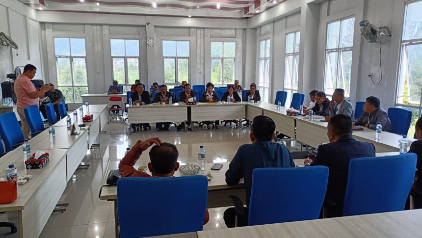 Rapat Dengar Pendapat Komisi A DPRD Kabupaten Toba Bersama Panitia Percepatan Provinsi Tapanuli | Sabtu,15 Maret 2025