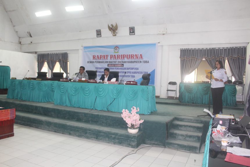 DPRD Kabupaten Toba Gelar Rapat Paripurna Penyampaian Laporan Pembahasan Bapemperda dan Penandatanganan Rancangan Peraturan DPRD tentang Tata Tertib DPRD Kabupaten Toba