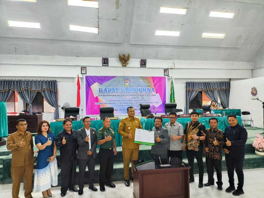 Rapat Paripurna DPRD Kabupaten Toba dalam Rangka Penyampaian Laporan Hasil Pembahasan Badan Anggaran, Penyampaian Pendapat Akhir Fraksi-fraksi, dan Penandatanganan Persetujuan Bersama DPRD Kabupaten Toba dengan Bupati Toba tentang Ranperda Pertanggungjawaban Pelaksanaan APBD Pemerintah Kabupaten Toba Tahun Anggaran 2024