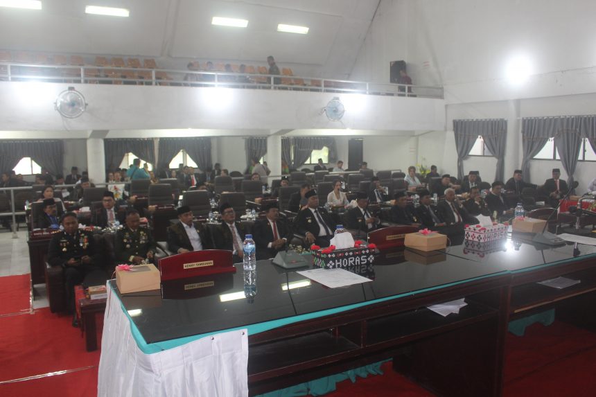 Rapat Paripurna DPRD Kabupaten Toba Mendengarkan Pidato Kenegaraan Presiden RI dalam Rangka Hut Ke-80 Kemerdekaan RI Tahun 2025 | Jumat, 15 Agustus 2025