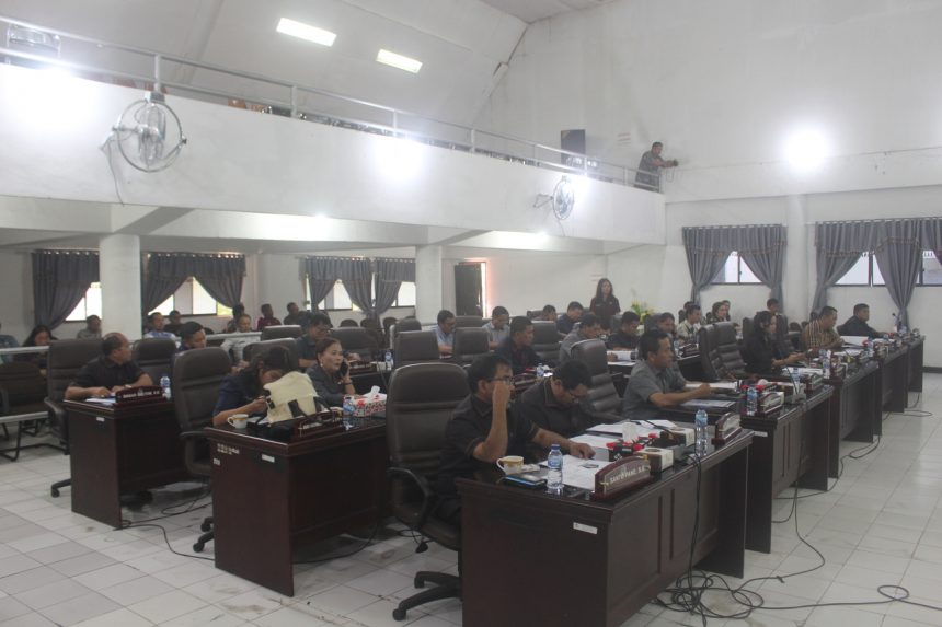 Rapat Paripurna DPRD Kabupaten Toba dalam Rangka Pembahasan dan Penetapan Ranperda tentang APBD Tahun Anggaran 2026 dan Ranperda tentang Perubahan Kedua atas Perda Kabupaten Toba Samosir Nomor 5 Tahun 2016 tentang Pembentukan Perangkat Daerah | Jumat, 14 November 2025 Rapat Paripurna DPRD Kabupaten Toba dalam Rangka Pembahasan dan Penetapan Ranperda tentang APBD Tahun Anggaran 2026 dan Ranperda tentang Perubahan Kedua atas Perda Kabupaten Toba Samosir Nomor 5 Tahun 2016 tentang Pembentukan Perangkat Daerah | Jumat, 14 November 2025