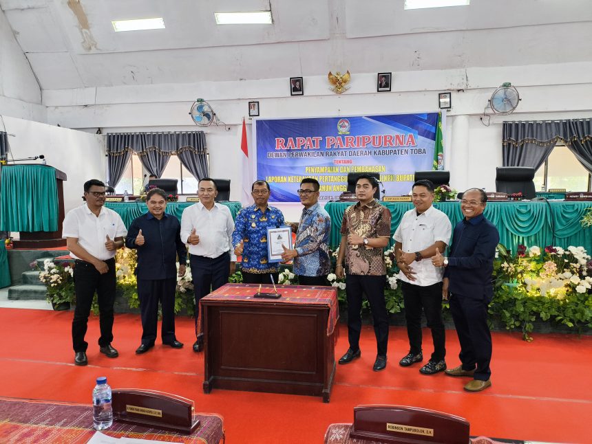 Rapat Paripurna DPRD Kabupaten Toba tentang Penyampaian dan Pembahasan Laporan Pertanggungjawaban (LKPj) Bupati Toba Tahun Anggaran 2025