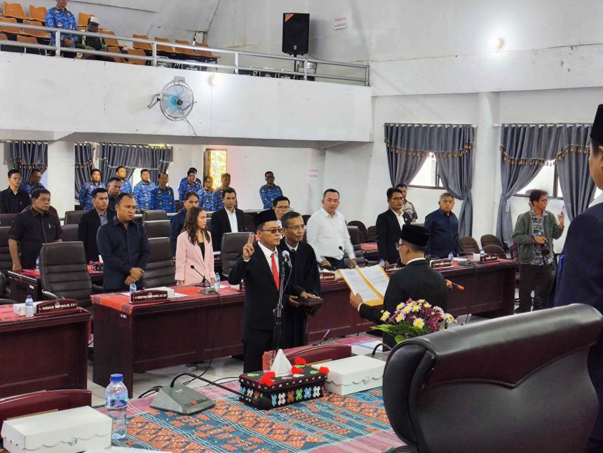 Rapat Paripurna DPRD Kabupaten Toba tentang Pengambilan Sumpah/Janji Anggota DPRD Pengganti Antarwaktu (PAW)