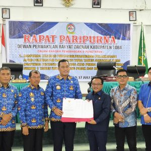 Rapat Paripurna DPRD Kabupaten Toba dalam Rangka Penyampaian Pendapat Akhir Fraksi-fraksi dan Penandatanganan Persetujuan Bersama DPRD Kabupaten Toba dengan Bupati Toba tentang Ranperda Pertanggungjawaban Pelaksanaan APBD Pemerintah Kabupaten Toba Tahun Anggaran 2025 dan Ranperda Perubahan atas Perda Kabupaten Toba Nomor 1 Tahun 2024 tentang Pajak dan Retribusi Daerah