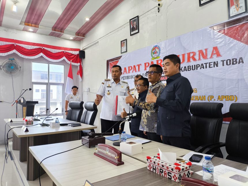 Rapat Paripurna DPRD Kabupaten Toba dalam Rangka Penyampaian Nota Pengantar Bupati atas Ranperda Perubahan APBD (P.APBD) Tahun Anggaran 2026