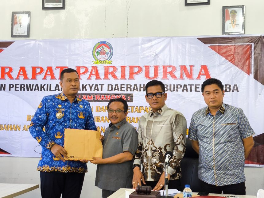 Rapat Paripurna DPRD Kabupaten Toba dalam Rangka Penyampaian Nota Jawaban Bupati Toba atas Pandangan Umum Fraksi-fraksi tentang Ranperda P.APBD Tahun Anggaran 2026 Rapat Paripurna DPRD Kabupaten Toba dalam Rangka Penyampaian Nota Jawaban Bupati Toba atas Pandangan Umum Fraksi-fraksi tentang Ranperda P.APBD Tahun Anggaran 2026